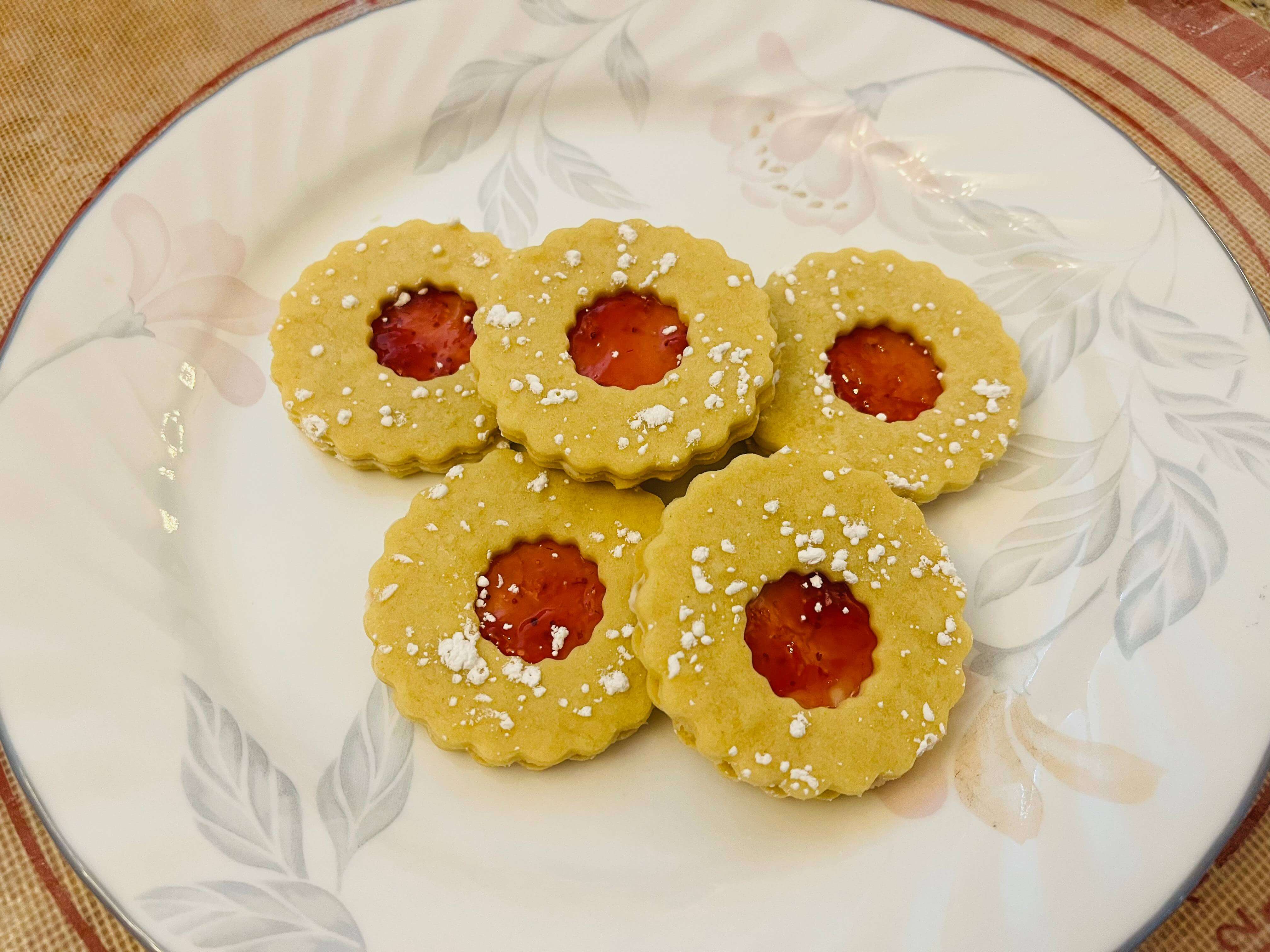 Melt-in-your-mouth shortbread cookies with a light buttercream layer and a dollop of strawberry jam.